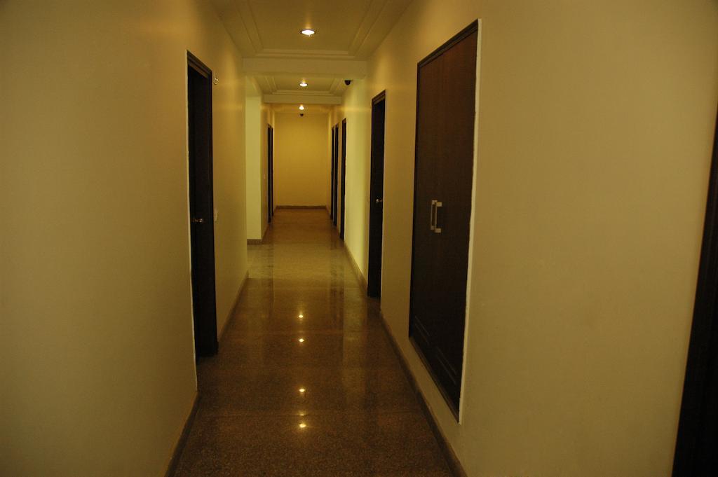 Airport Hotel Daya Capitol Nova Deli Exterior foto