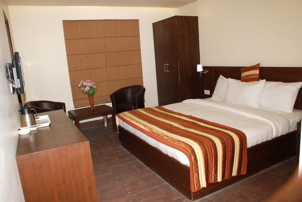 Airport Hotel Daya Capitol Nova Deli Quarto foto